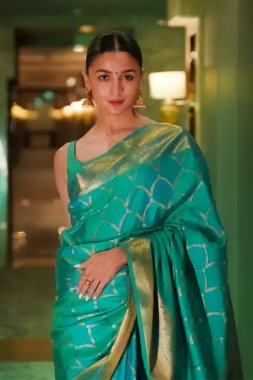 BOLLYWOOD SAREE ONLINE SHOPPING TREND
